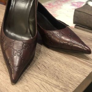 Gucci logo brown leather heel